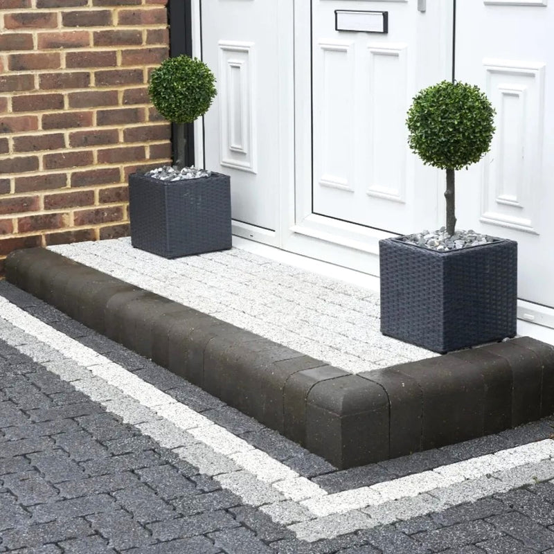 Load image into Gallery viewer, Lakeland Q-Kerb Corners - High External Bullnose Corner - Charcoal (200mm X 140mm X 140mm)