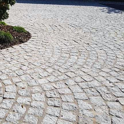 Light Grey Granite Cobbles - 100 x 100 x 60mm