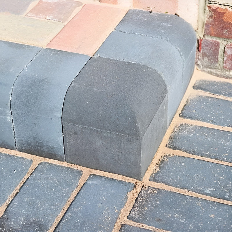 Load image into Gallery viewer, Lakeland B-Kerb Corners - Small External Bullnose - Charcoal (140mm X 140mm X 140mm)
