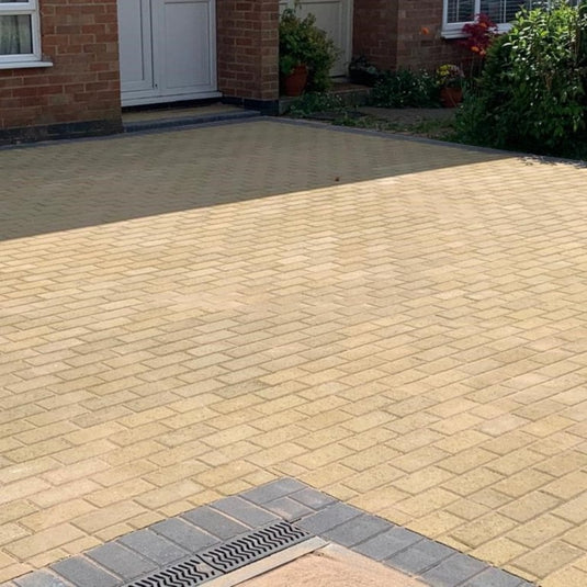 Lakeland Driveway 50mm Buff (200mm X 100mm)