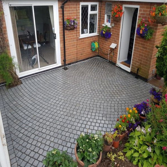 Dark Grey Granite Cobbles - 100 x 100 x 60mm Pack - Cropped