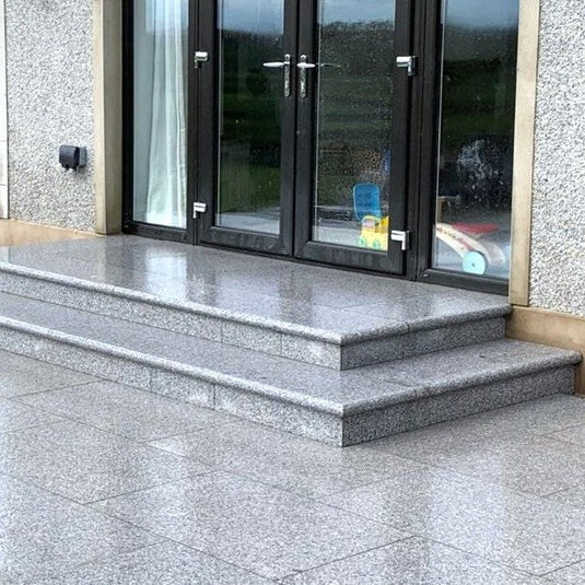 Light Grey Granite Paving - 900 x 600 x 20mm - Sawn & Flamed